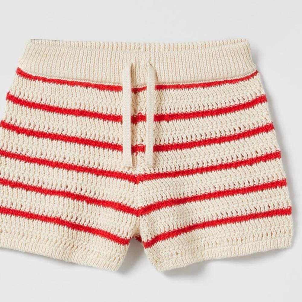 NWT Zara Kids Red and Ecru Cream Striped Knit Shorts 4-5T Crochet knit 3597